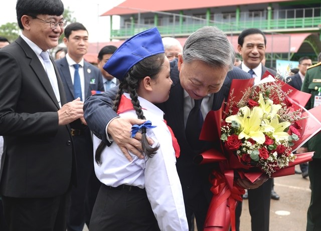 Chủ tịch nước Tô Lâm thăm Trường song ngữ Lào - Việt Nam Nguyễn Du (12/07/2024)